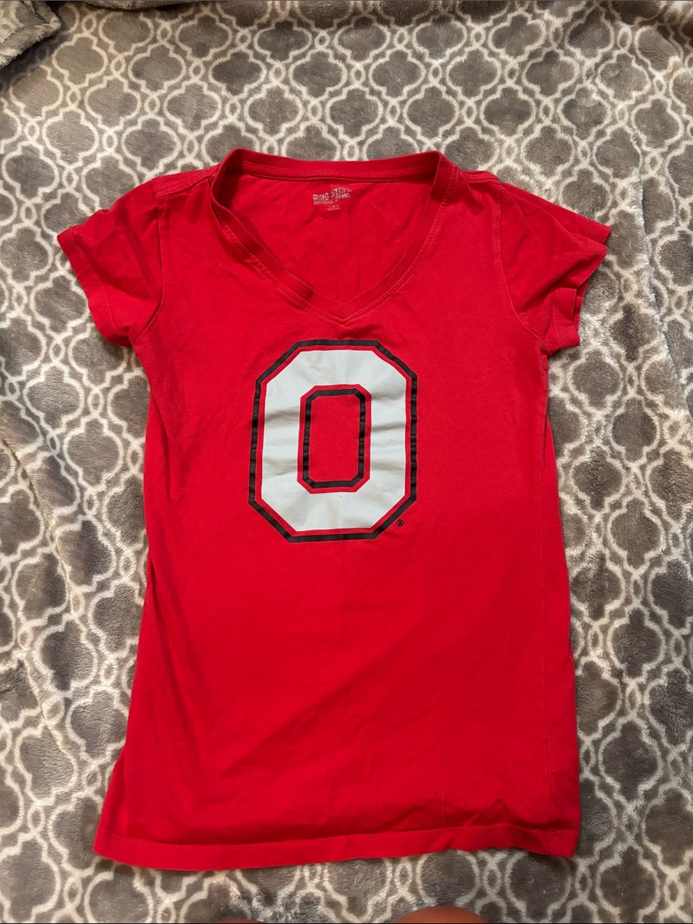 Champion Red V‑Neck Short Sleeve Tee with White 'O' Graphic